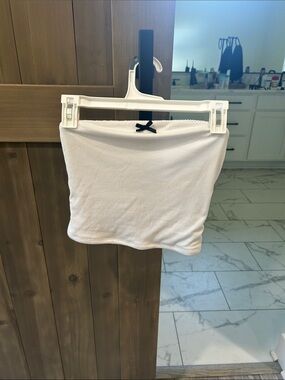 Rue21 White Ribbed Tube Crop Top with Black Bow